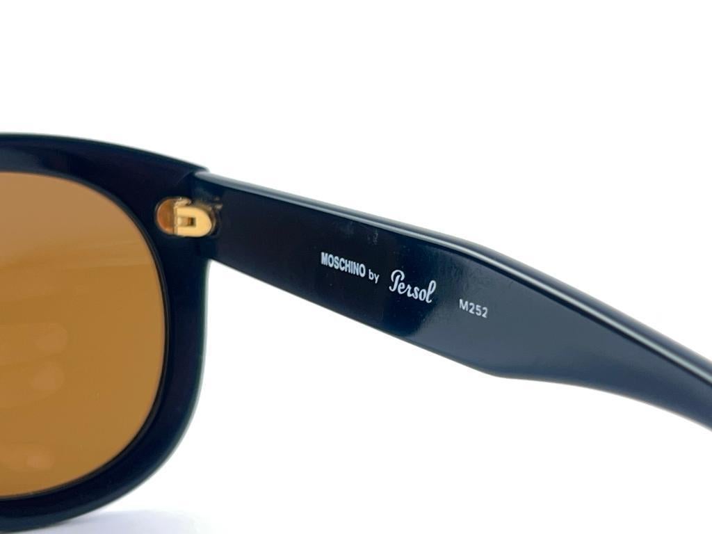 New Vintage Moschino M252 By Persol Black Frame Sunglasses 1990's Made in Italy For Sale 7