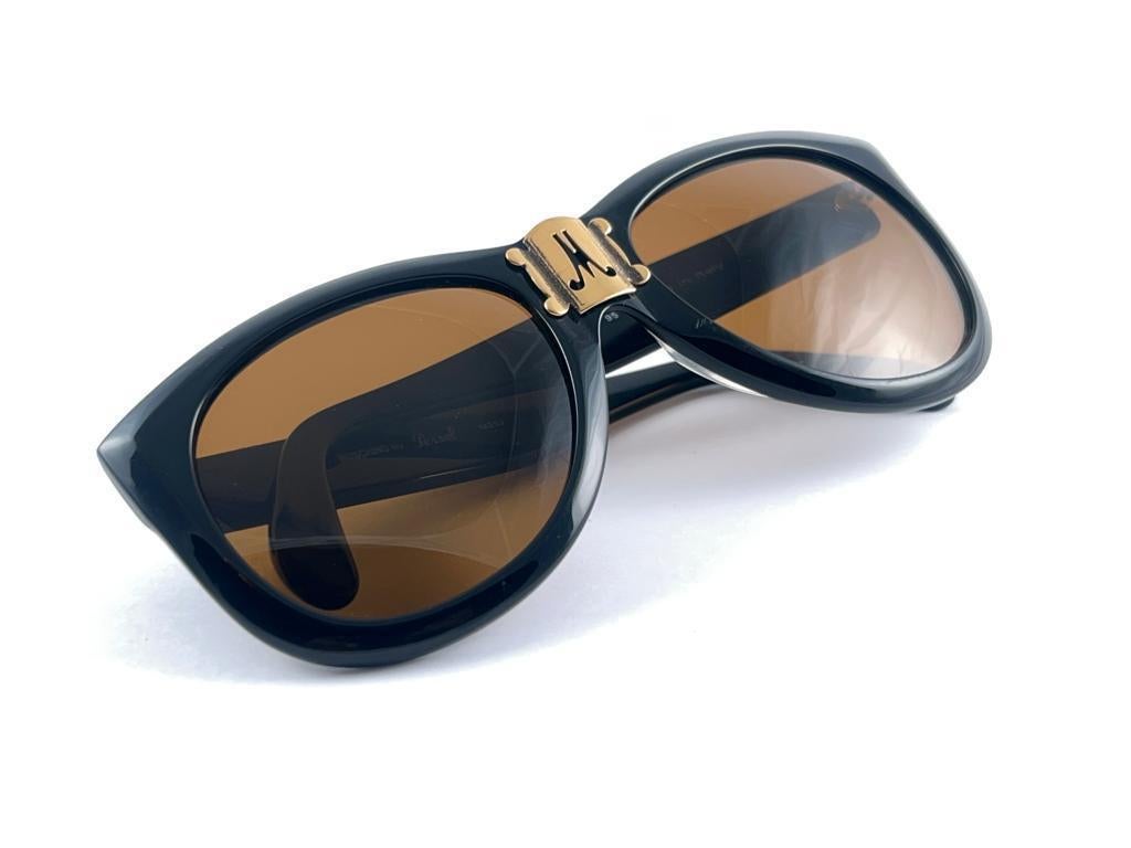 New Vintage Moschino M252 By Persol Black Frame Sunglasses 1990's Made in Italy For Sale 9