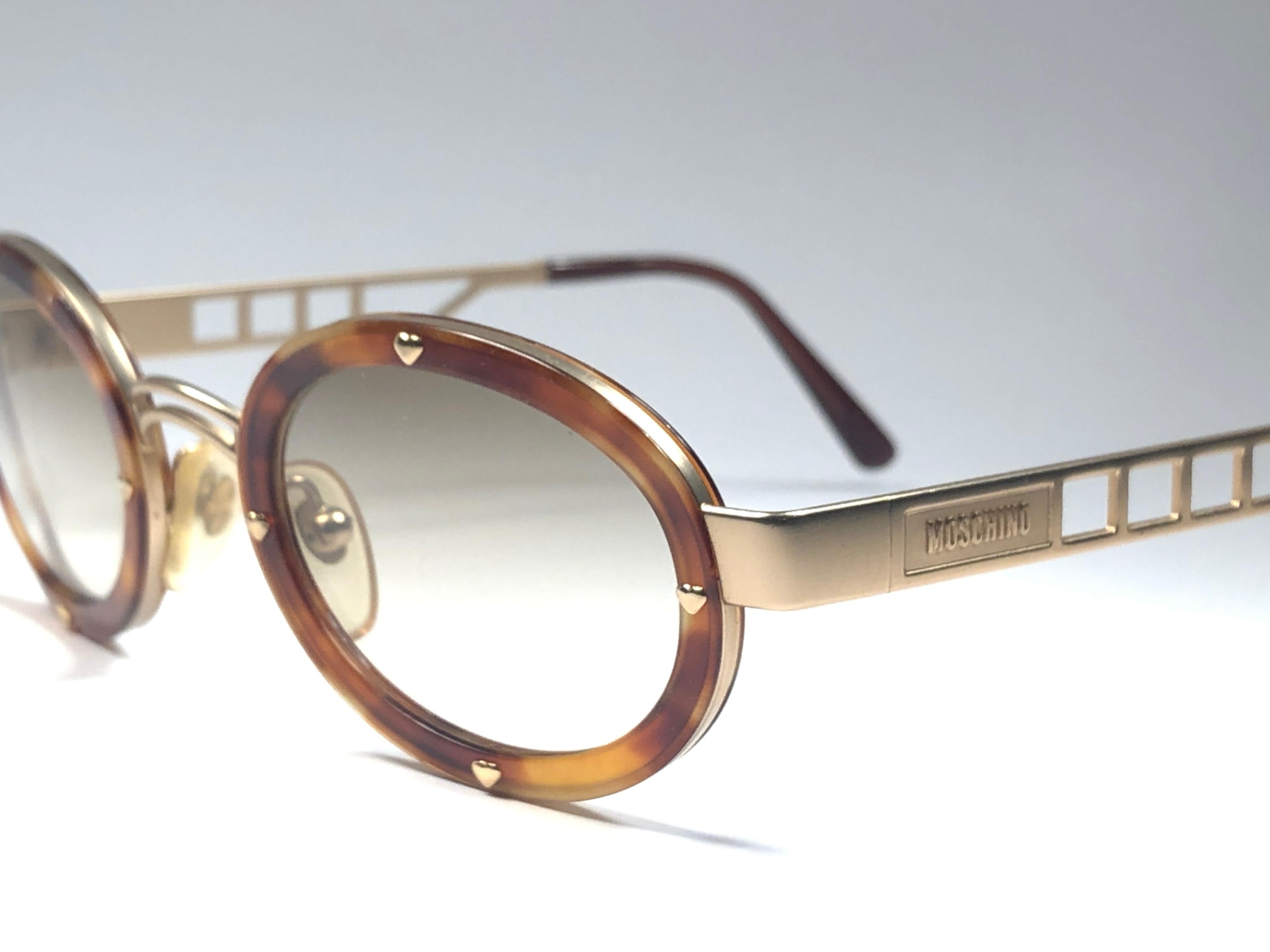 New Vintage Moschino MM3010 S Oval Light Brown 1990 Sunglasses 1990's In New Condition In Baleares, Baleares