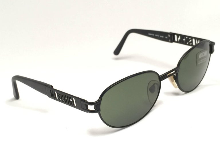 New Vintage Moschino MM3018 Oval Black Matte 1990 Sunglasses For Sale