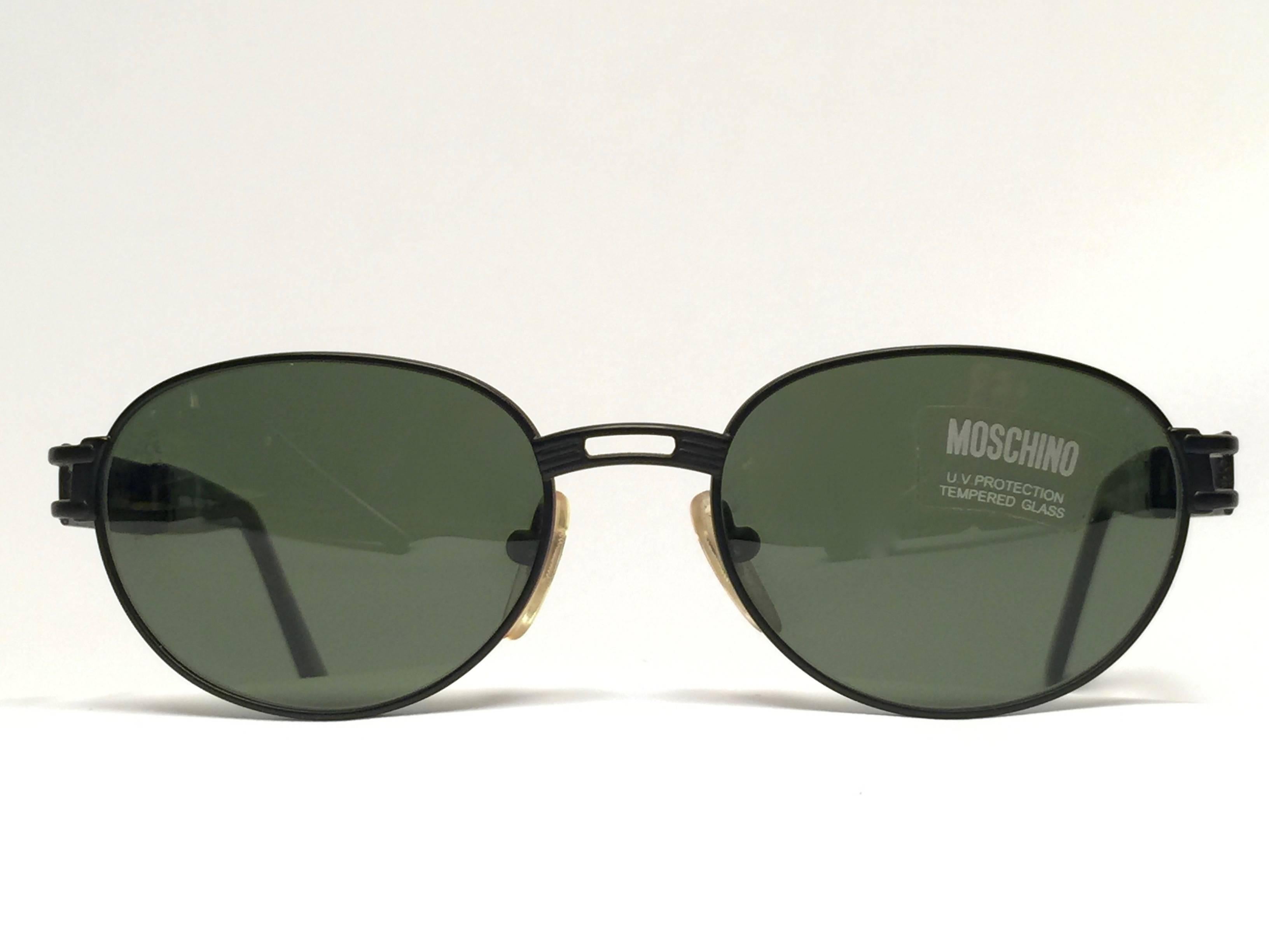 New Vintage Moschino MM3018 Oval Black Matte 1990 Sunglasses In New Condition For Sale In Baleares, Baleares