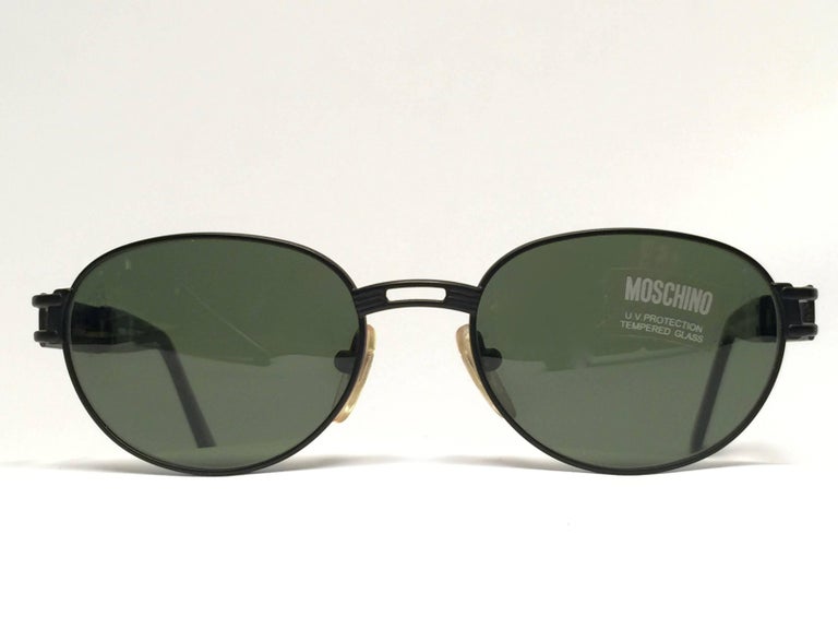 New Vintage Moschino MM3018 Oval Black Matte 1990 Sunglasses For Sale