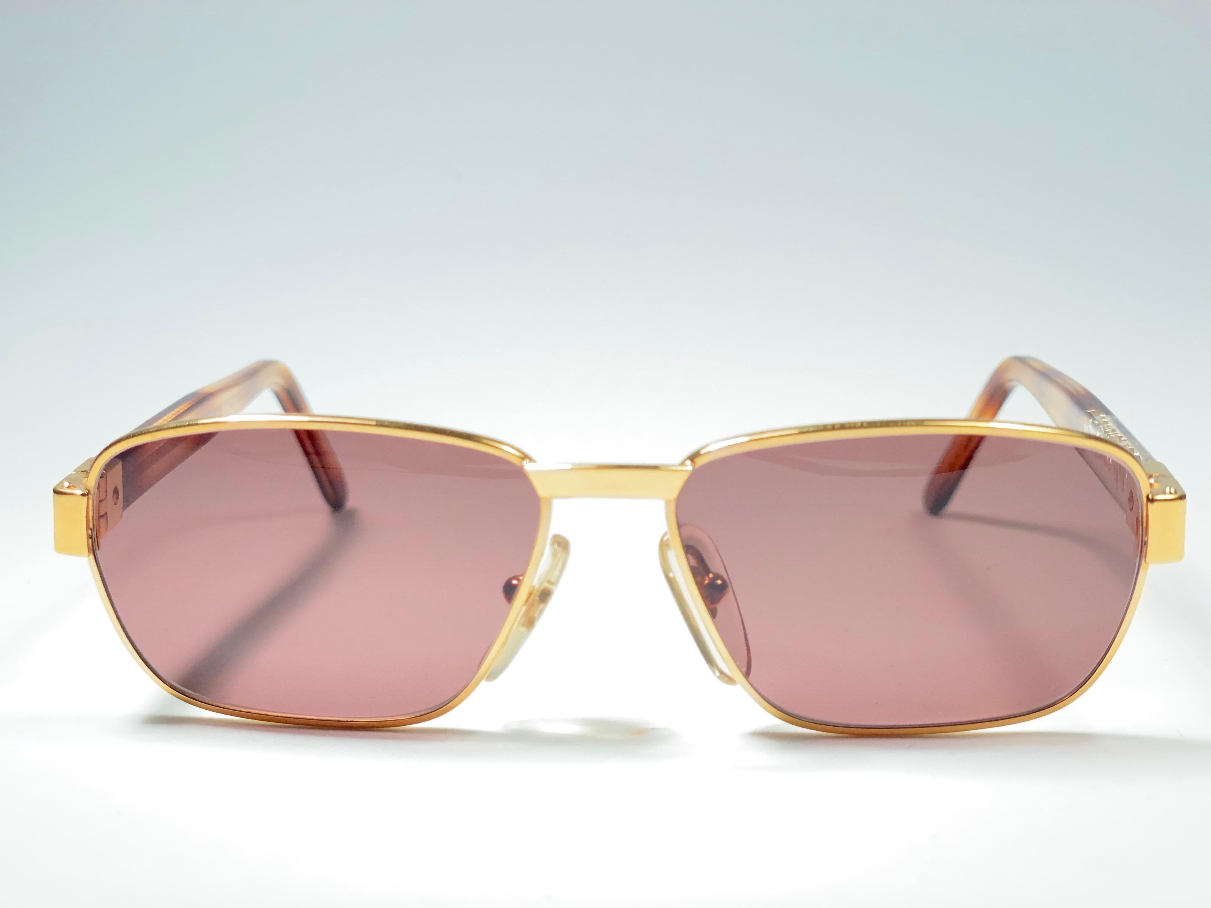 New Vintage Moschino MM33 Medium Gold 1990 Sunglasses Made in Italy In New Condition In Baleares, Baleares