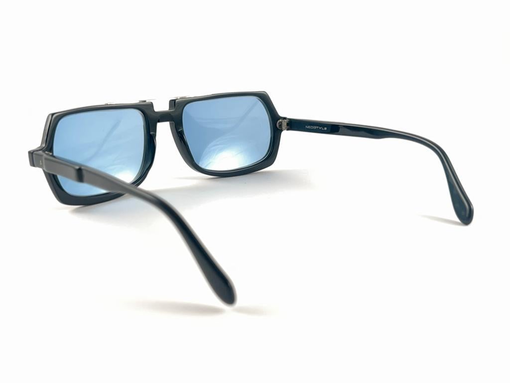 Nouvelles lunettes de soleil vintage Techno Black Light Lens de style néoclassique, 1990  en vente 8