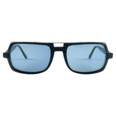 Neue schwarze Techno-Sonnenbrille im neoklassischen Vintage-Stil mit Lichtobjektiv, 1990 