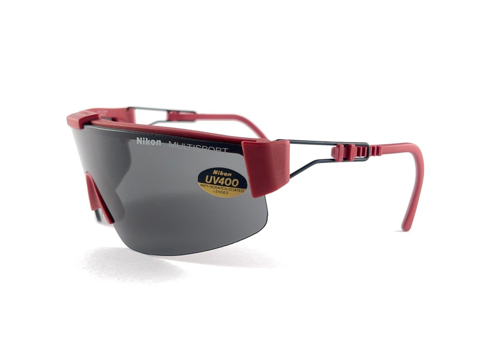 Nuevo Vintage Nikon Burgundy Multisport 4803 Grey Mono Lens 1990'S Made In Japan Gris en venta