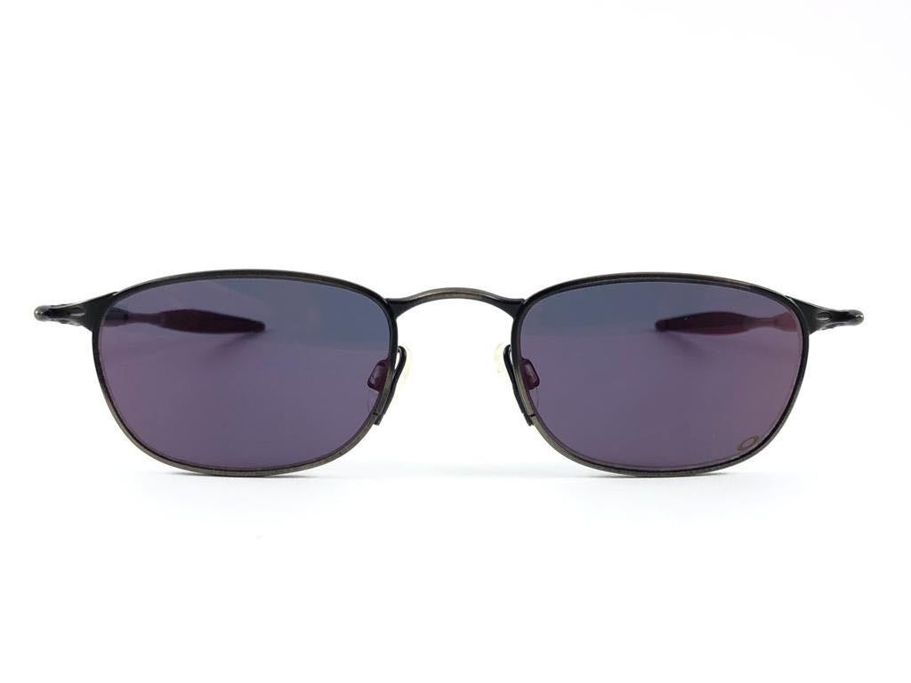Women's or Men's New Vintage Oakley 00 Square Black Powder Red Iridium Lens 2001 Sunglasses  For Sale