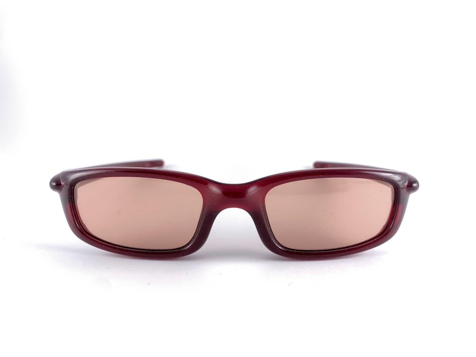 
New Vintage Oakley Burgundy small sleek Frame Sunglasses with medium rose  lenses.
New never worn or displayed. This item might show minor sign of wear due to storage.

Made in Usa