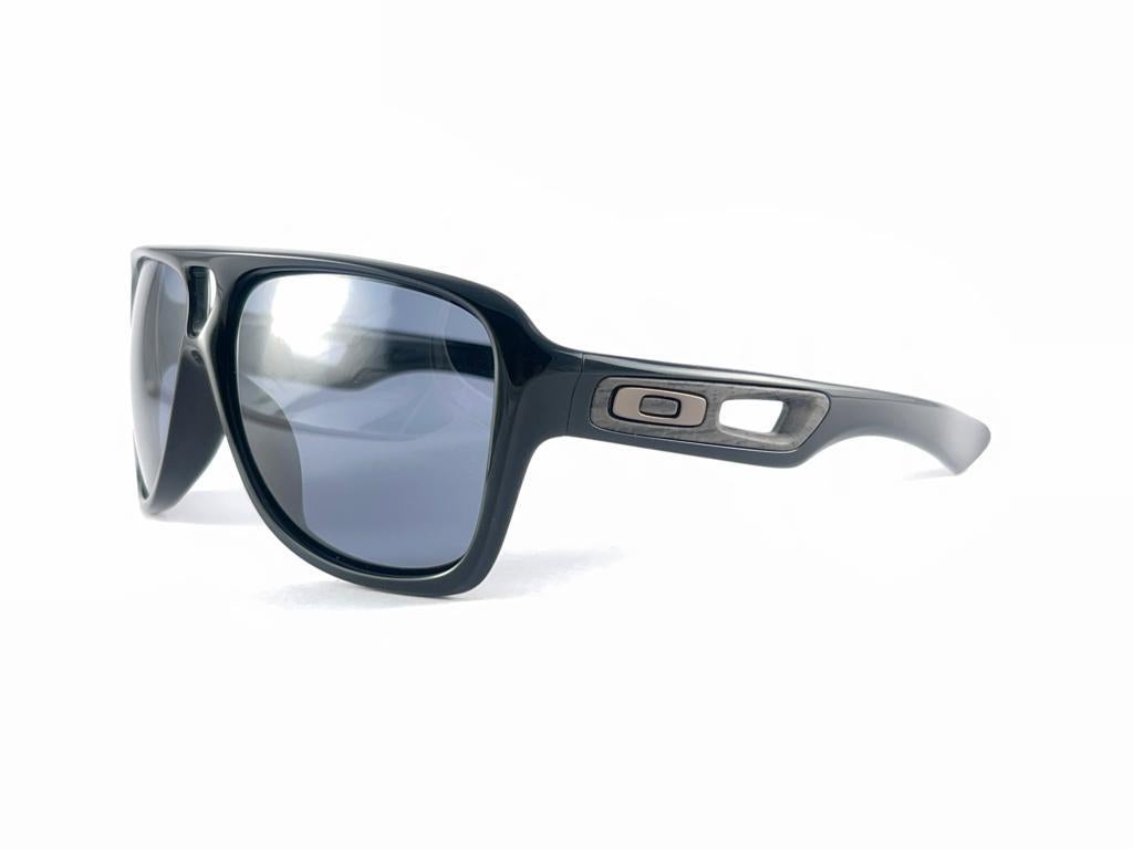 New Vintage Oakley Dispatch II Black 2005 Sunglasses  For Sale 7