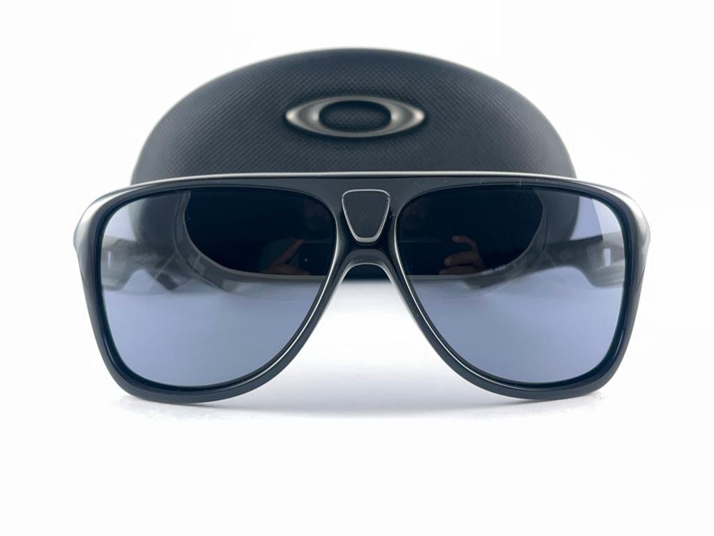 New Vintage Oakley Dispatch II Black 2005 Sunglasses  For Sale 12