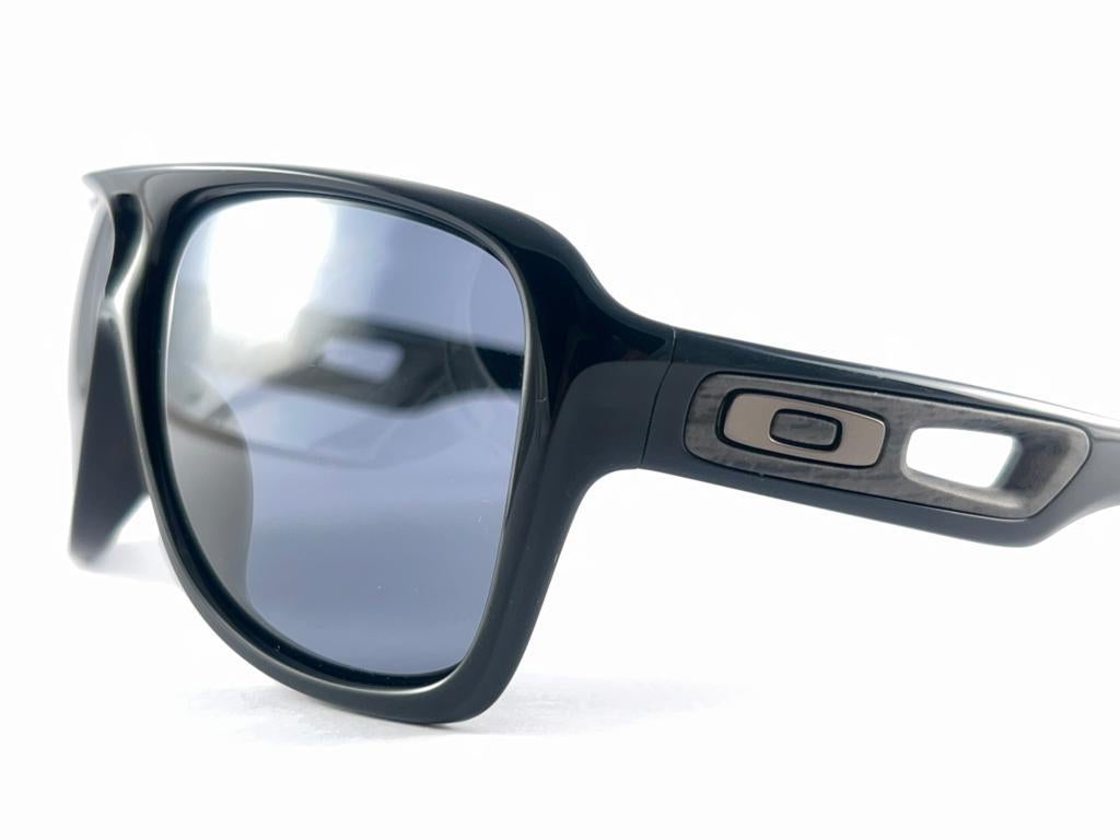 New Vintage Oakley Dispatch II Black 2005 Sunglasses  For Sale 3