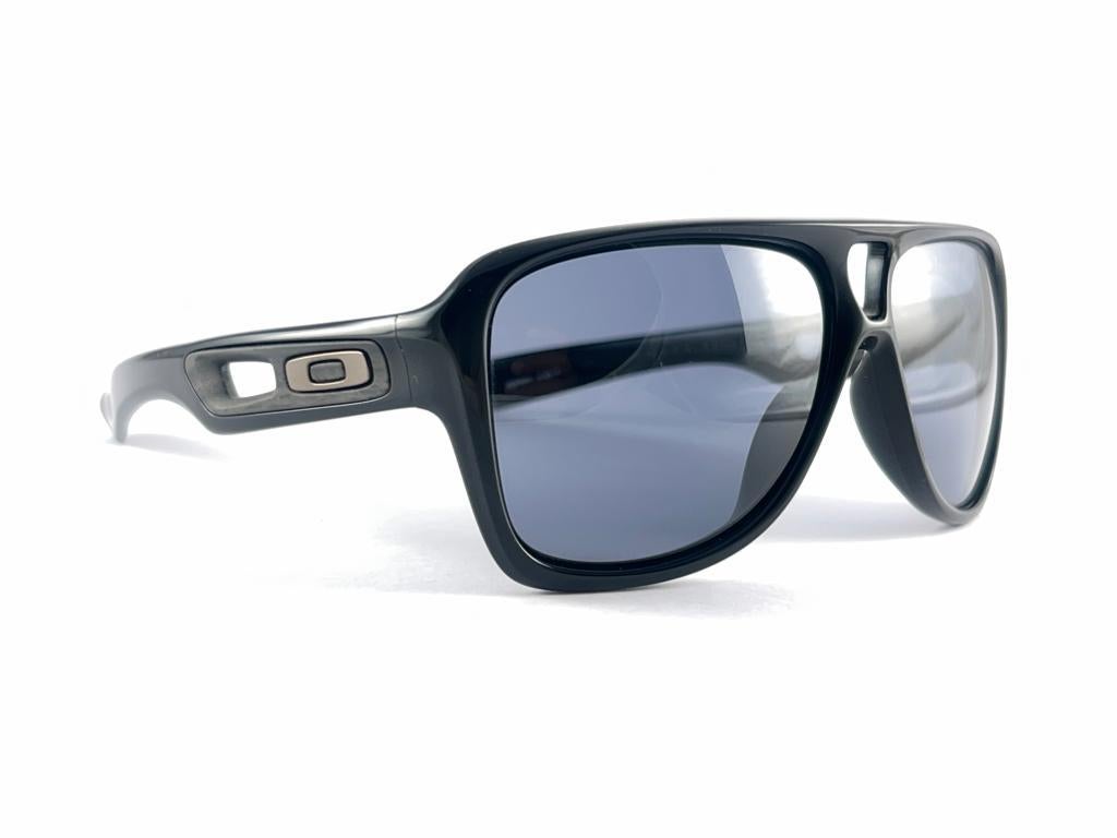 New Vintage Oakley Dispatch II Black 2005 Sunglasses  For Sale