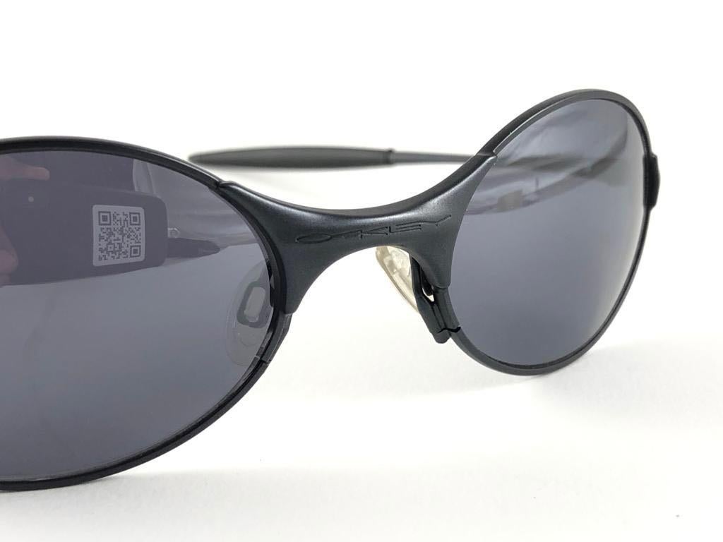 New Vintage Oakley E Wire 2.1 Black Black Iridium Lens 2001 Sunglasses  4