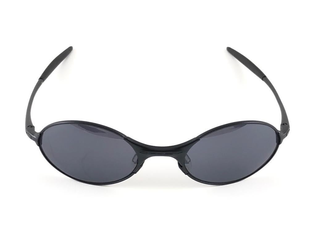 Women's or Men's New Vintage Oakley E Wire 2.1 Black Black Iridium Lens 2001 Sunglasses 