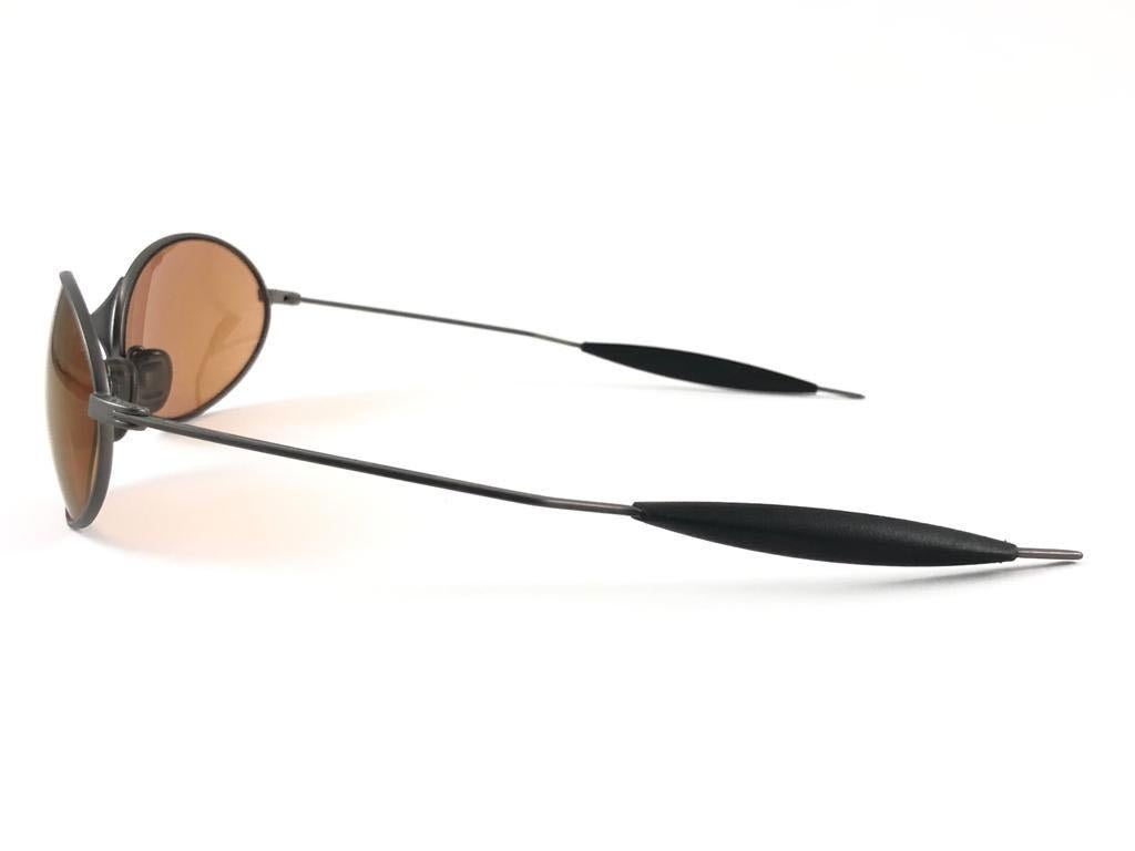 New Vintage Oakley E Wire Black Red Iridium Lens 2001 Sunglasses In New Condition In Baleares, Baleares