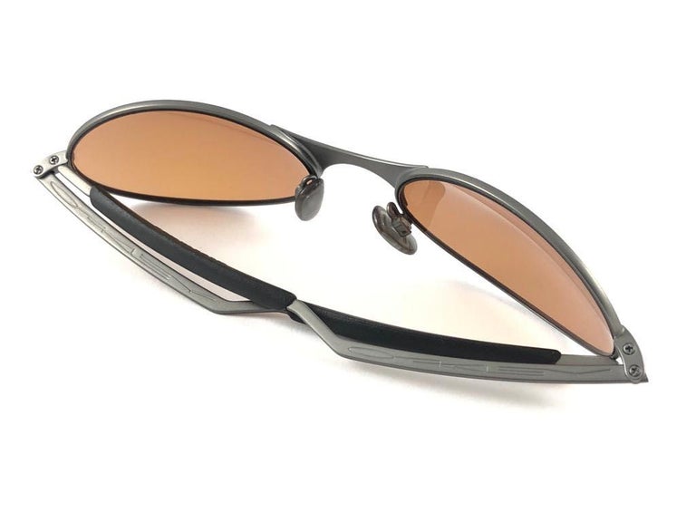 New Vintage Oakley E Wire Black Red Iridium Lens 2001 Sunglasses For Sale  at 1stDibs