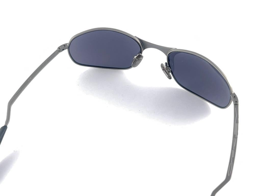 New Vintage Oakley E Wire Grey Iridium Lens 2001 Sunglasses  6