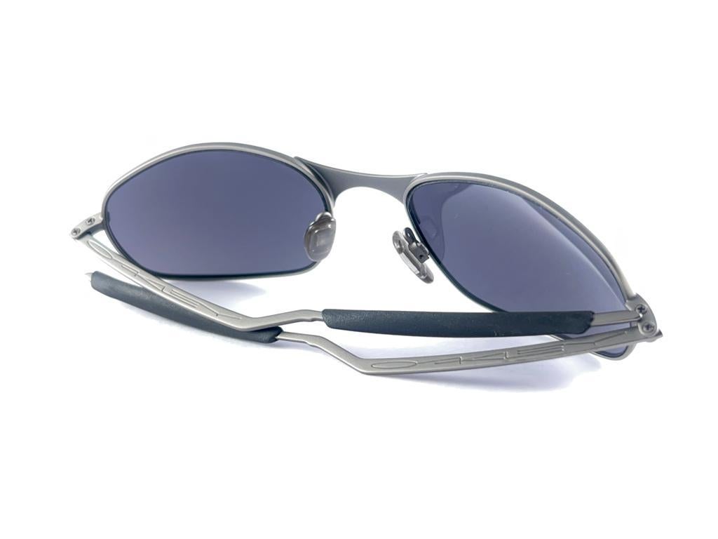 New Vintage Oakley E Wire Grey Iridium Lens 2001 Sunglasses  In New Condition In Baleares, Baleares
