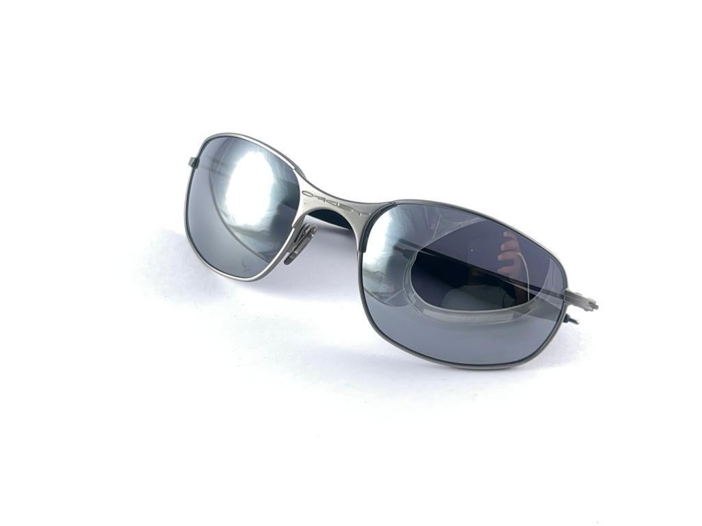 Women's or Men's New Vintage Oakley E Wire Grey Iridium Lens 2001 Sunglasses 