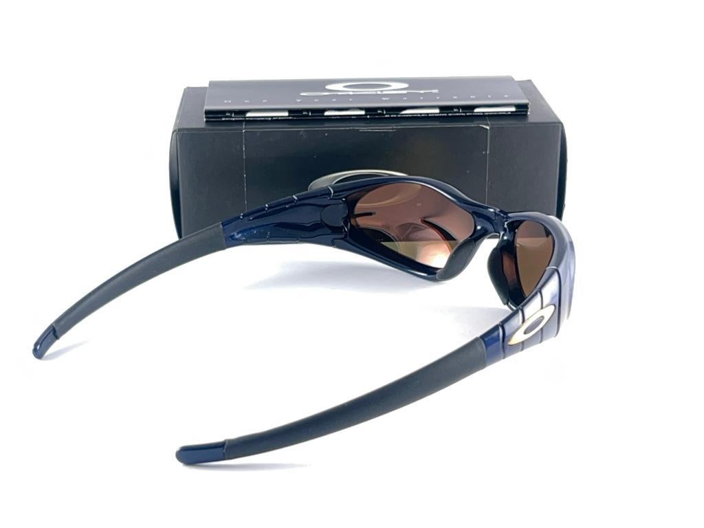 Women's or Men's New Vintage Oakley Eye Jacket 2.0 Frame 24K Gold Lens 1999 Sunglasses  For Sale