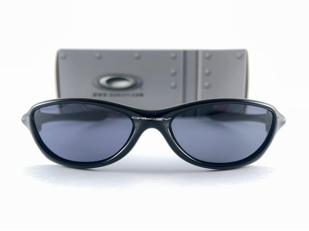 New Vintage Oakley Fate Black Grey Lenses 2003 Sunglasses  For Sale 6