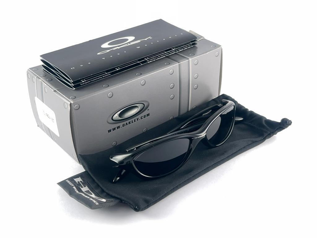 New Vintage Oakley Fate Black Grey Lenses 2003 Sunglasses  For Sale 7