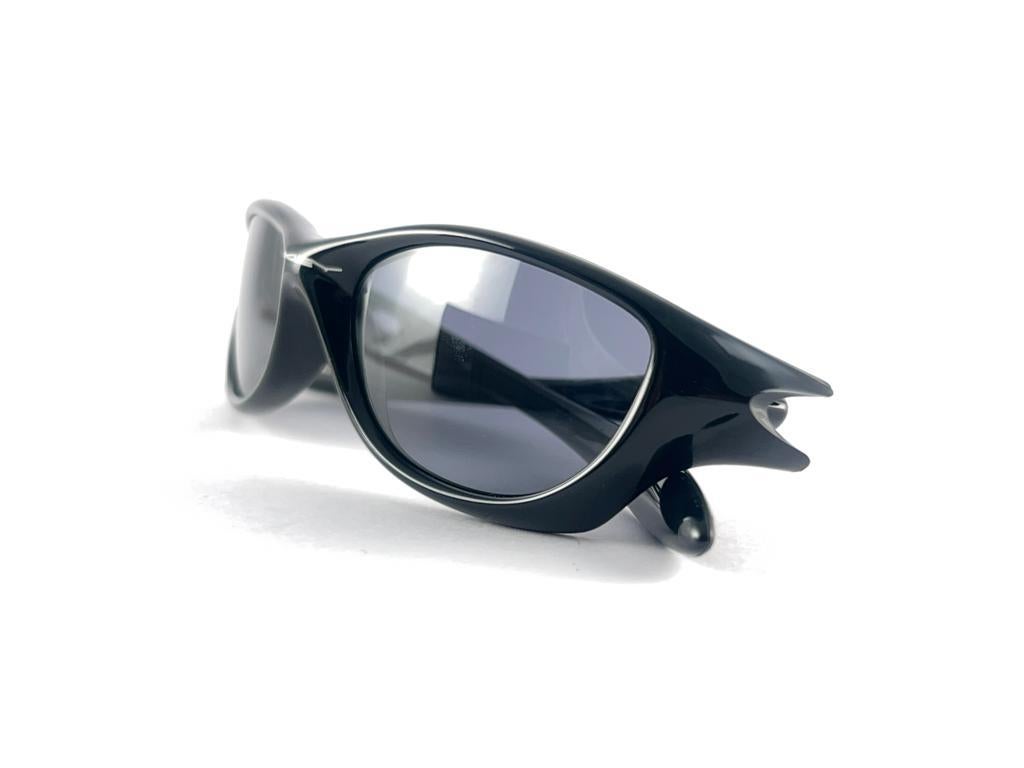 Noir New Vintage Oakley Fate Black Grey Lenses 2003 Sunglasses  en vente