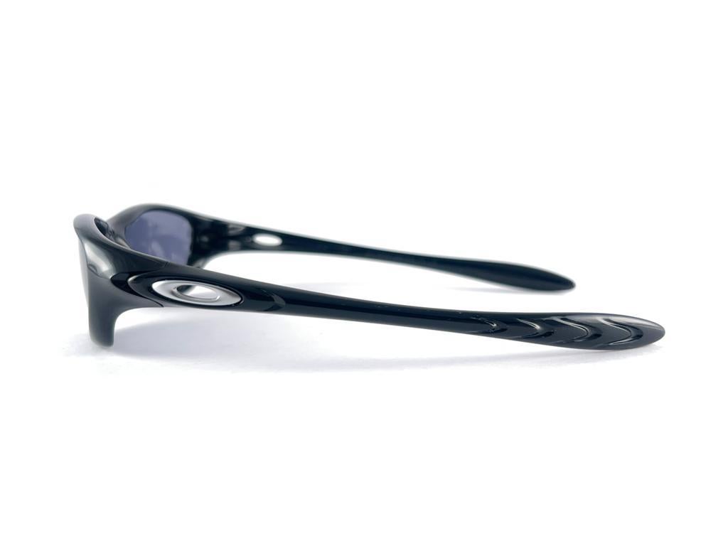 da uomo o donna Nuovi occhiali da sole vintage Oakley Fate con lenti nere e grigie 2003