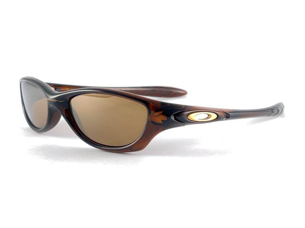 New Vintage Oakley Fate Brown Translucent Mirror Lenses 2003 Sunglasses  For Sale 6