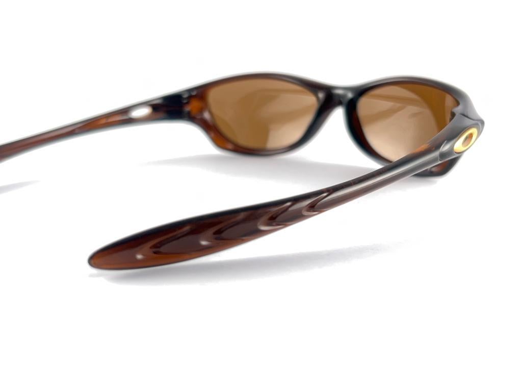 New Vintage Oakley Fate Brown Translucent Mirror Lenses 2003 Sunglasses  For Sale 8