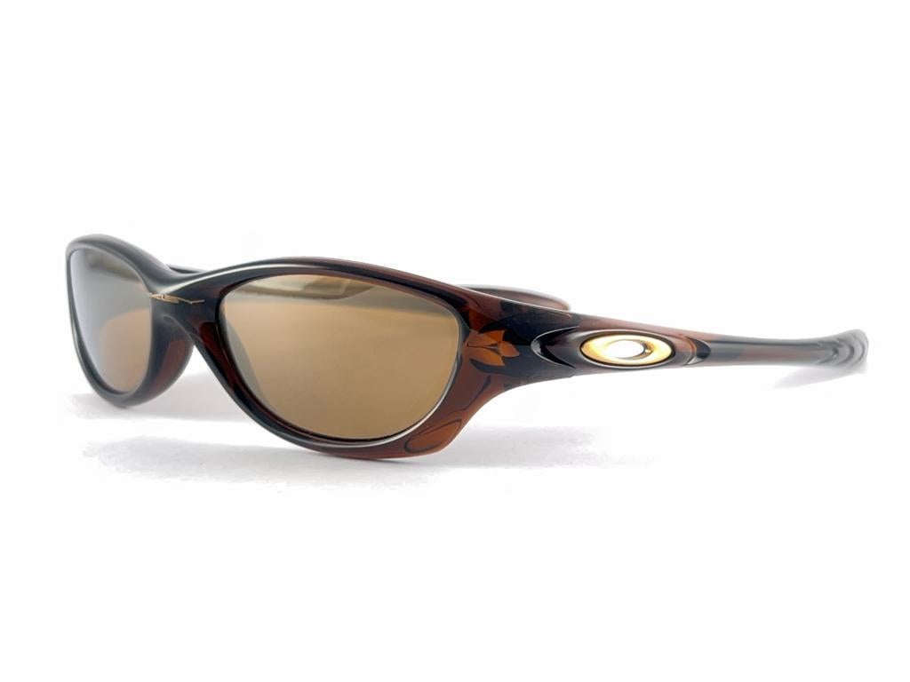 New Vintage Oakley Fate Brown Translucent Mirror Lenses 2003 Sunglasses  For Sale 3