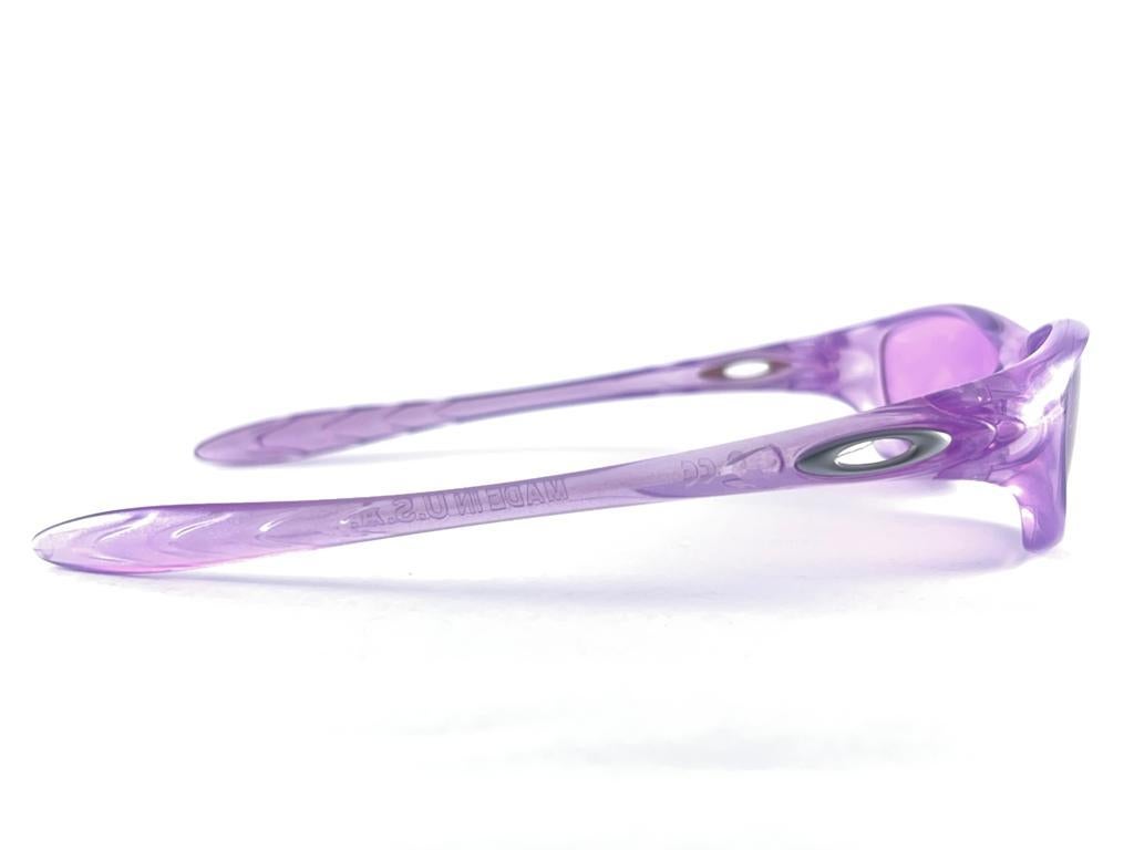 Lavendelfarbene Vintage Eichenholz-Sonnenbrille mit Lavendelrahmen und hellem lila Objektiv 1999  im Angebot 2