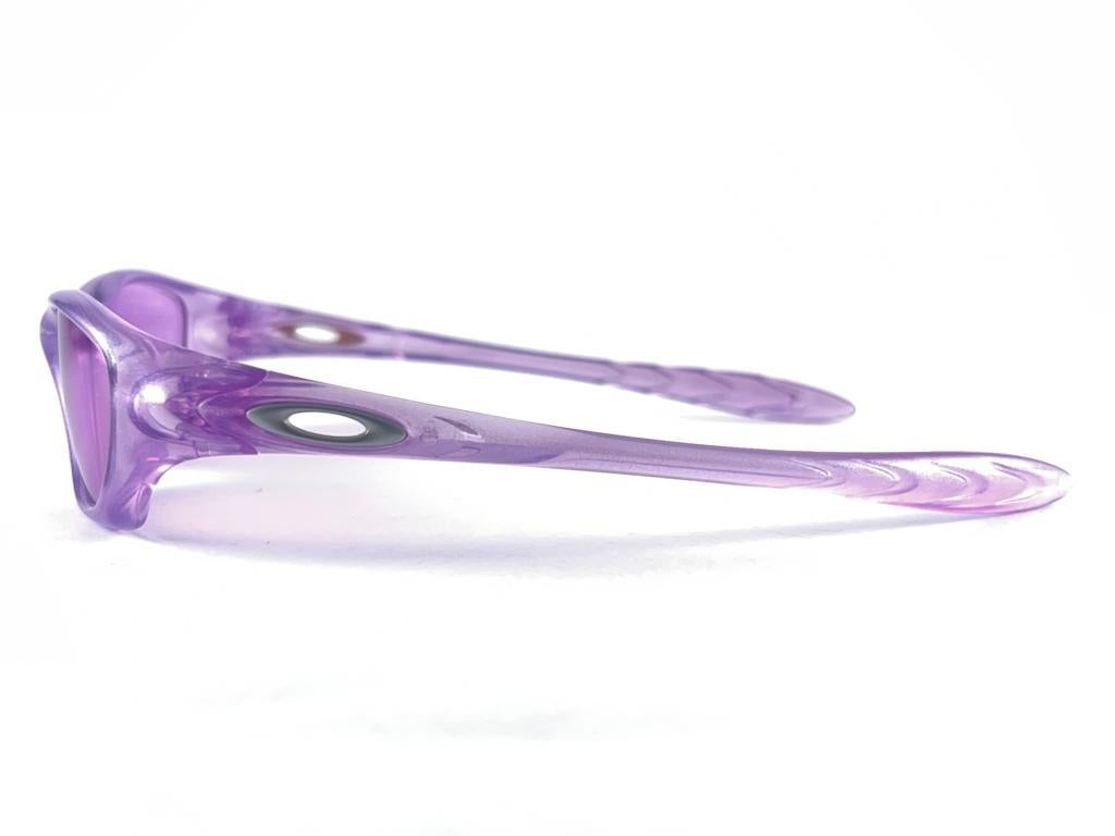 Lavendelfarbene Vintage Eichenholz-Sonnenbrille mit Lavendelrahmen und hellem lila Objektiv 1999  im Angebot 3