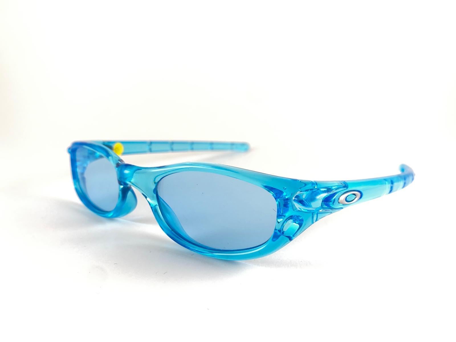 New Vintage Oakley Fate Light Blue Frame Light Purple Lens 1999 Sunglasses For Sale 3