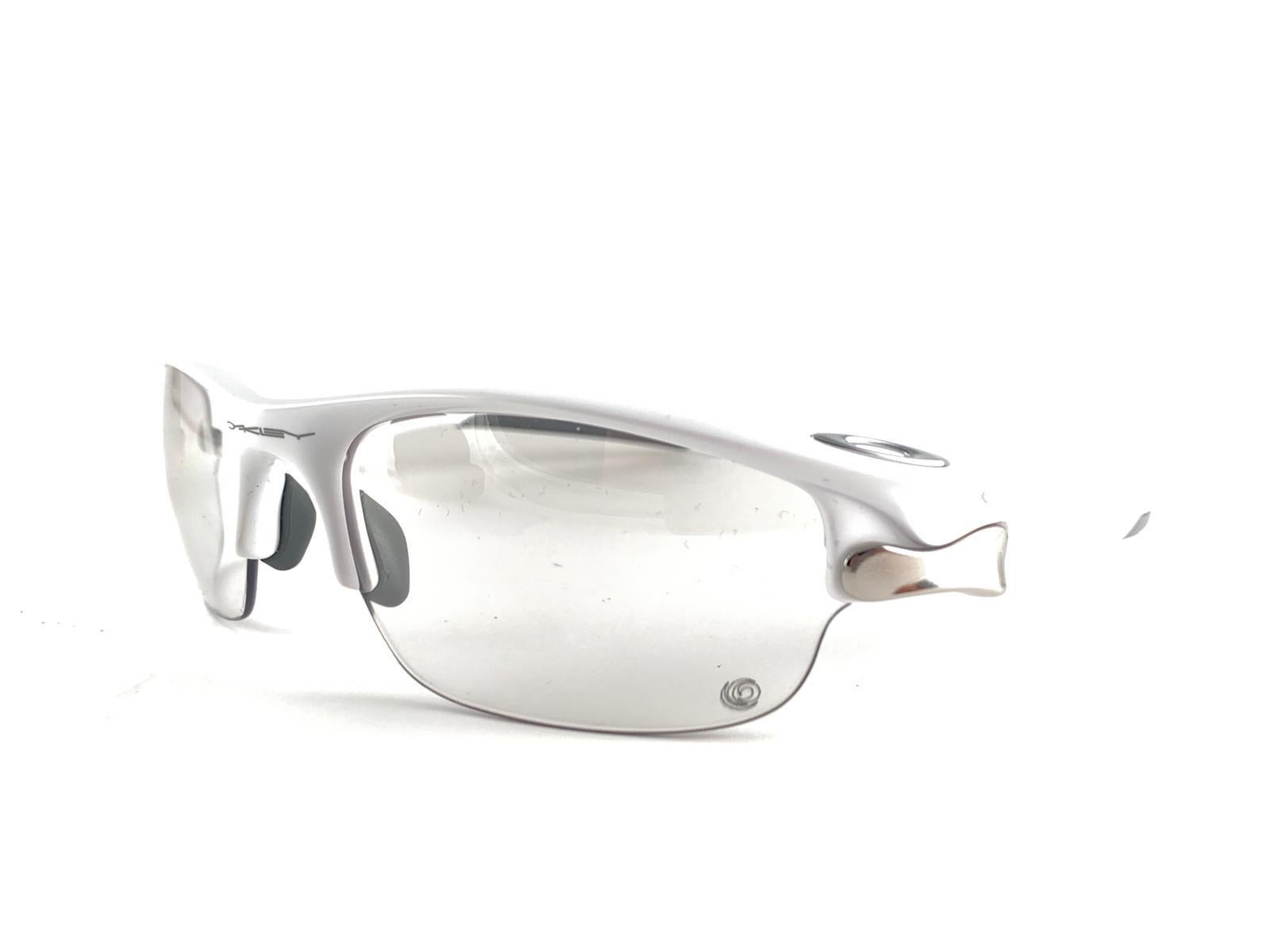 New Vintage Oakley Flak White Half Frame Clear Lens 1999 Sunglasses In New Condition For Sale In Baleares, Baleares