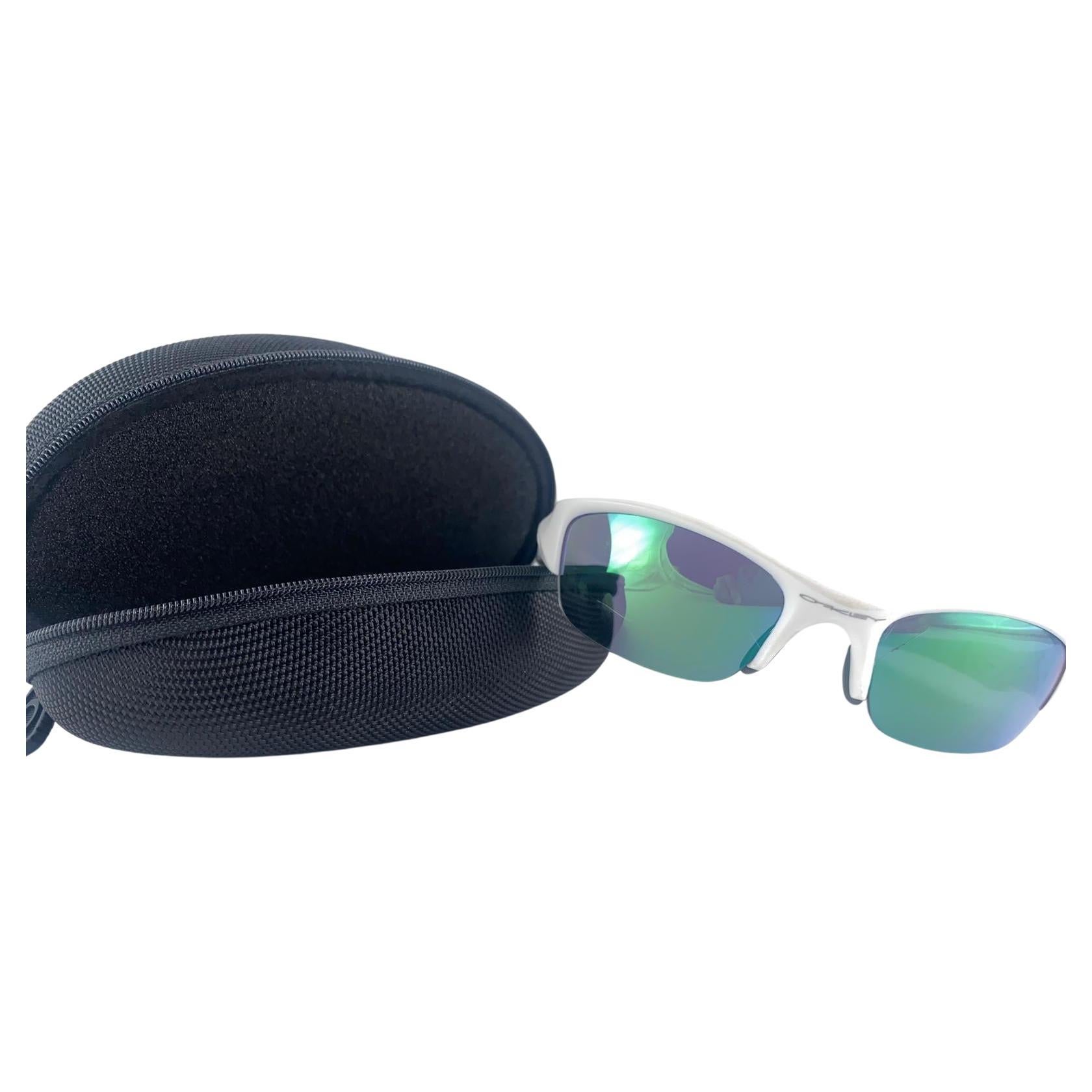 
New Vintage Oakley Flak White Half Frame Sunglasses. Wrap around sports frame with mirrored lenses.
New never worn or displayed. This item might show minor sign of wear due to storage.

Made in Usa
