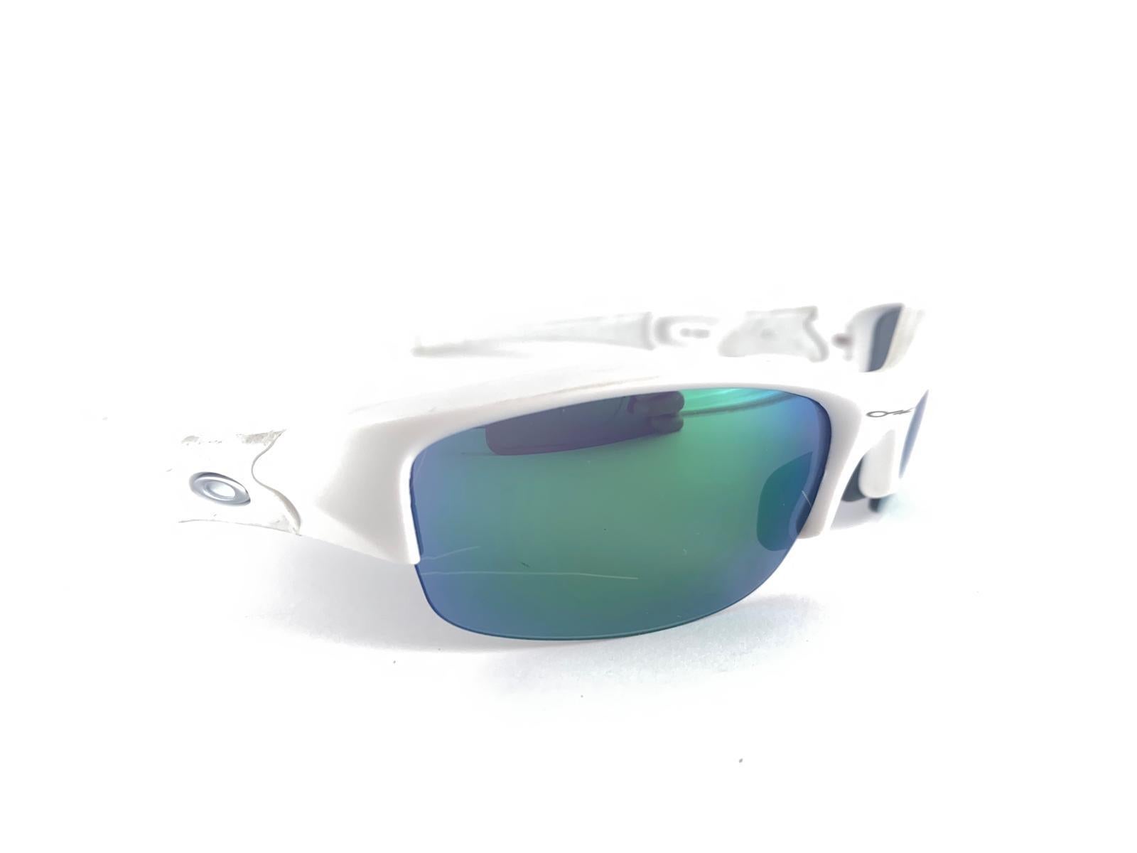 New Vintage Oakley Flak White Half Frame Mirrored Lens 1999 Sunglasses In New Condition For Sale In Baleares, Baleares