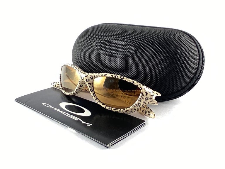 New Vintage Oakley Four Cheetah Gold Iridium 2000 Sunglasses New Vintage Oakley Four Cheetah Gold Iridium 2000 Sunglasses