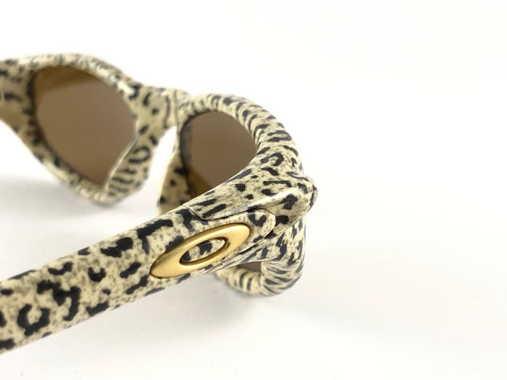 New Vintage Oakley Four Cheetah Gold Iridium 2000 Sunglasses 1