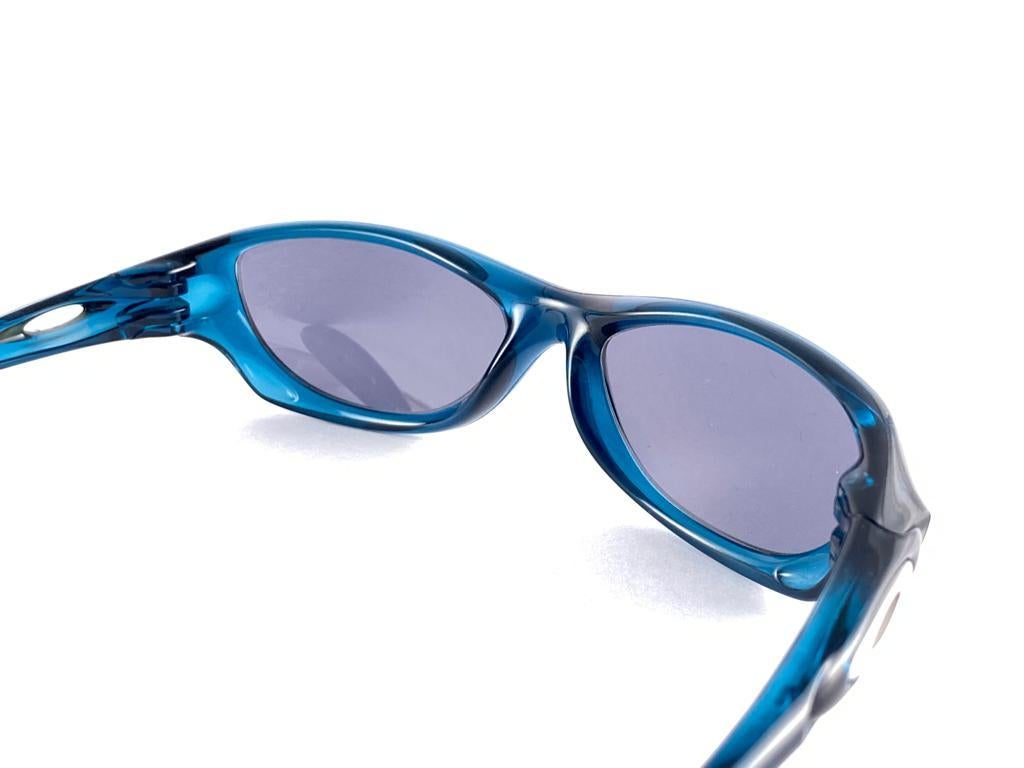 New Vintage Oakley Four Crystal Blue Gold Iridium Lenses 2000 Sunglasses  In New Condition For Sale In Baleares, Baleares