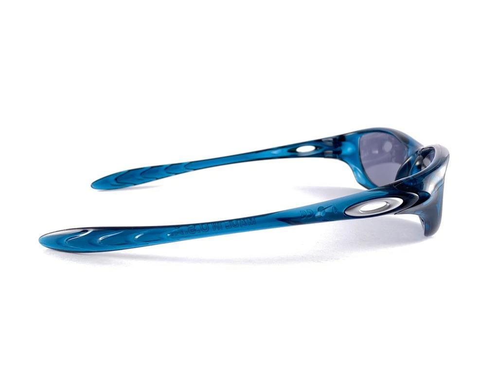 New Vintage Oakley Four Crystal Blue Gold Iridium Lenses 2000 Sunglasses  For Sale 1