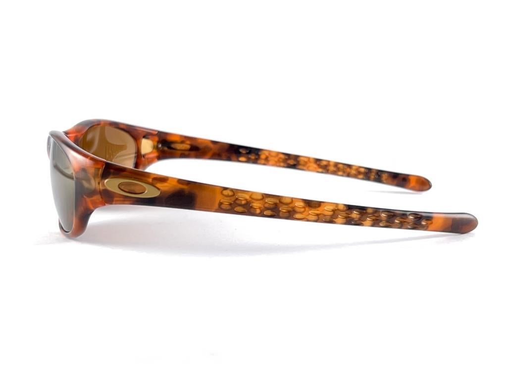 New Vintage Oakley Frog Skin Tortoise  1995 Sunglasses  For Sale 7