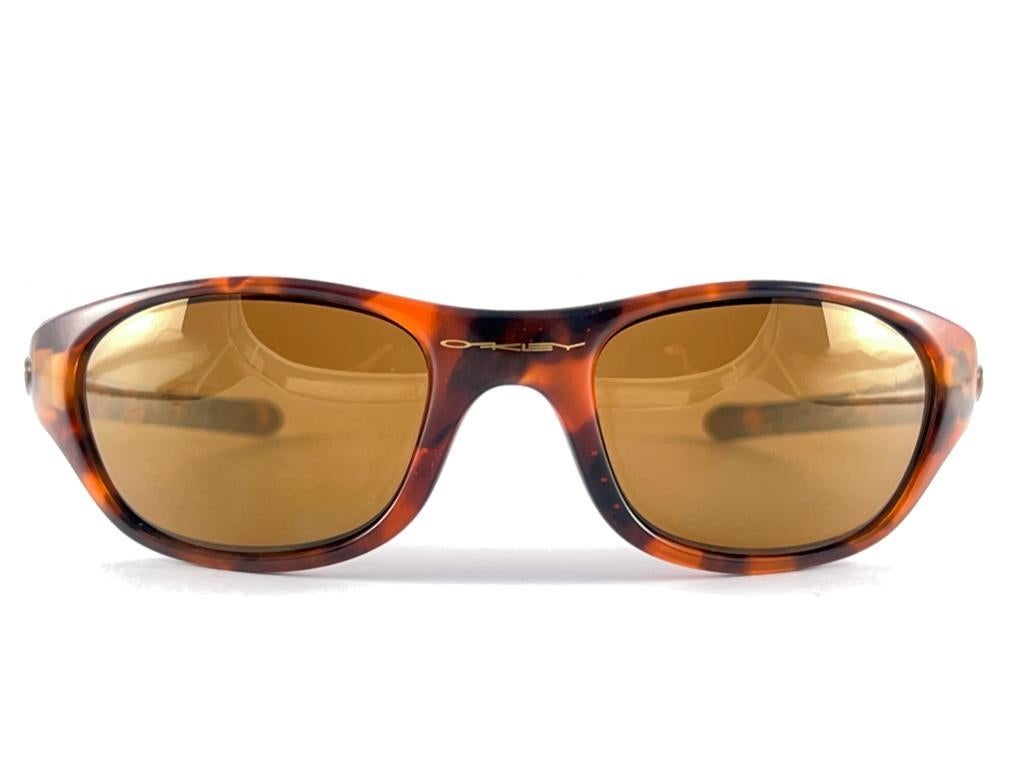 New Vintage Oakley Frog Skin Tortoise  1995 Sunglasses  For Sale 10