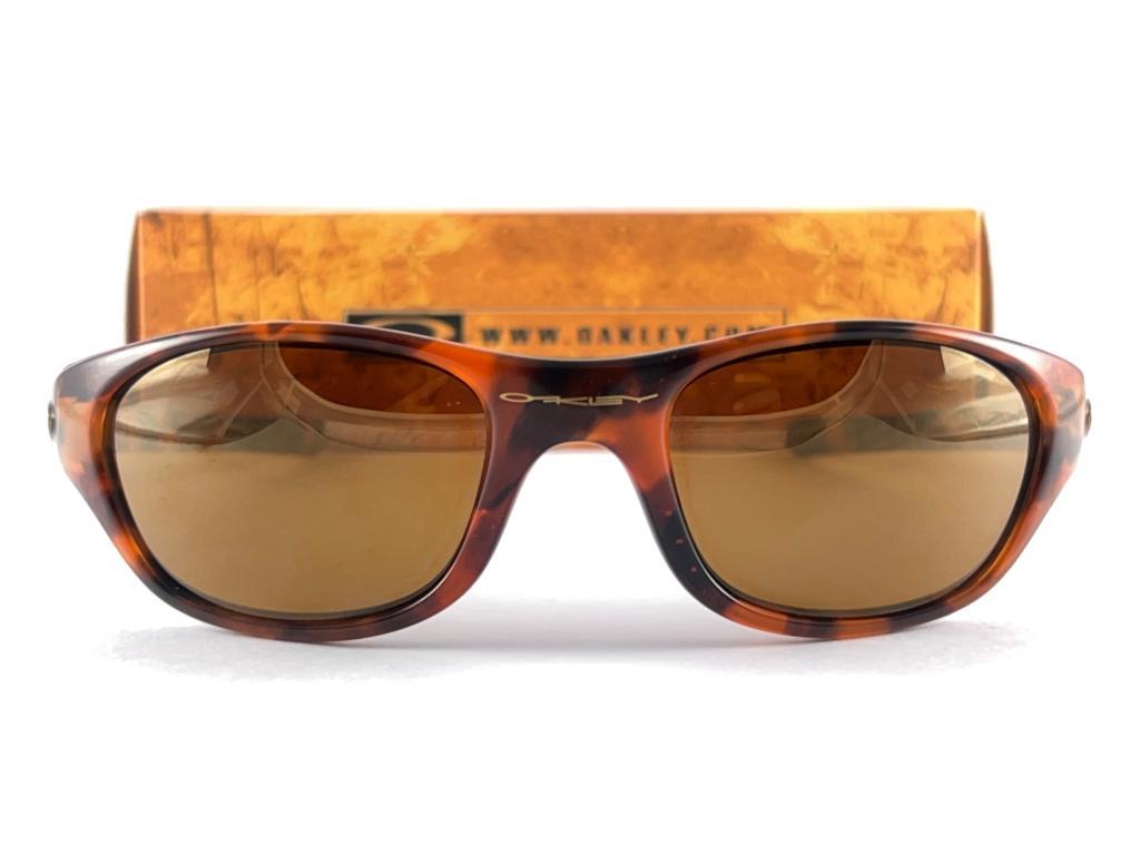 New Vintage Oakley Frog Skin Tortoise  1995 Sunglasses  For Sale 12
