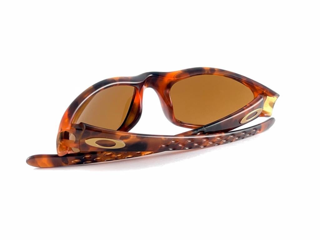 New Vintage Oakley Frog Skin Tortoise  1995 Sunglasses  In New Condition For Sale In Baleares, Baleares