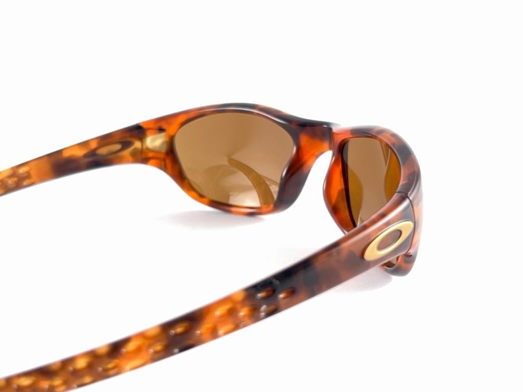 Nouveau Vintage Oakley Frog Skin Tortoise  Lunettes de soleil 1995  en vente 5