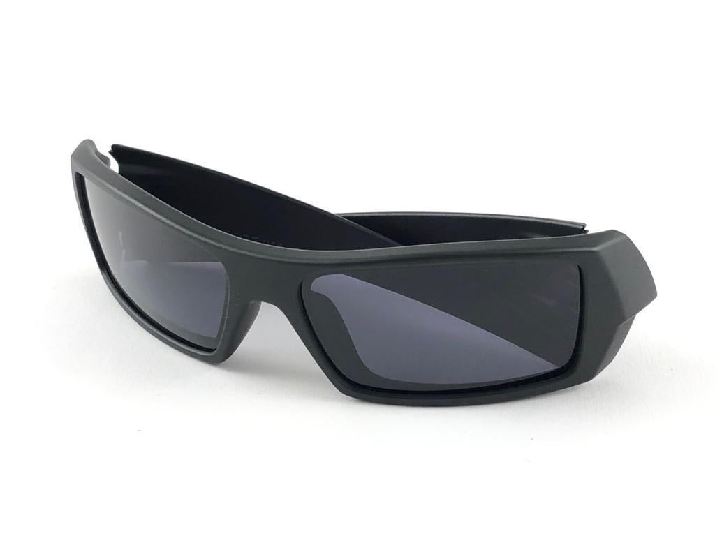 New Vintage Oakley GASCAN Matte Black 2005 Sunglasses  For Sale 1