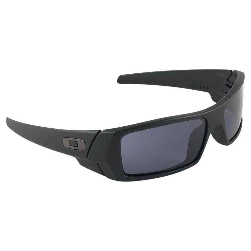 New Vintage Oakley GASCAN Matte Black 2005 Sunglasses  For Sale