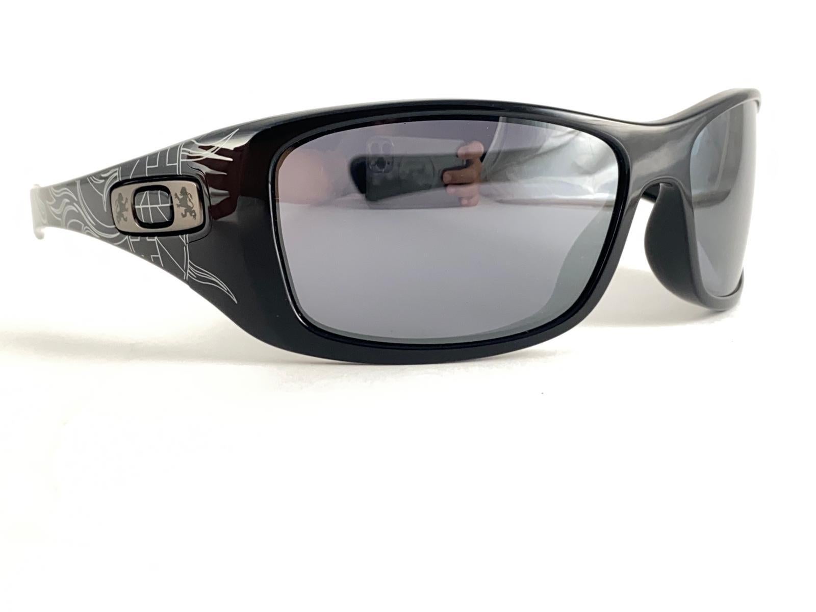 Nuevas gafas de sol vintage Oakley Hijinx con montura negra y lentes espejadas de los años 2000 1