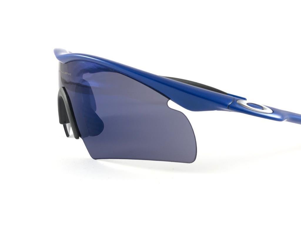 New Vintage Oakley M Frame Blue Iridium Lens 1999 Sunglasses In New Condition For Sale In Baleares, Baleares